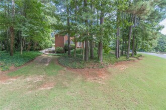 530 Saddlebrook Dr in Roswell, GA - Building Photo - Building Photo