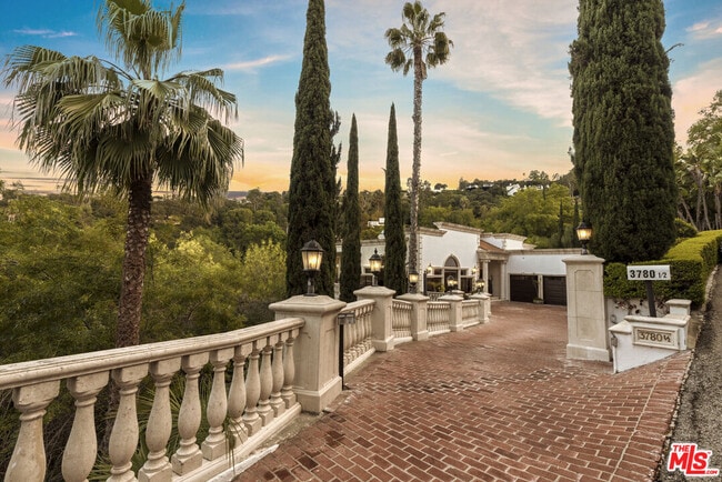 3780 1/2 Multiview Dr in Los Angeles, CA - Building Photo - Building Photo