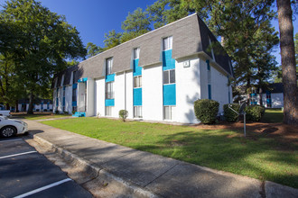 Pine Crest Apartments in North Augusta, SC - Foto de edificio - Building Photo