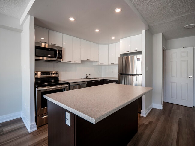 378 Vine in St Catharines, ON - Building Photo - Building Photo