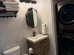 46 W Eagle St, Unit 2 in Boston, MA - Foto de edificio - Building Photo