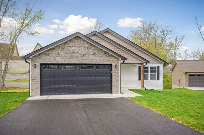 157 Sky View Meadow Dr in Crossville, TN - Foto de edificio - Building Photo