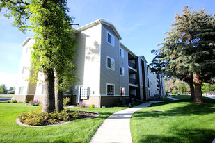 Creekside Oaks Apartments