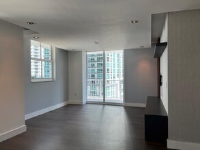 1250 S Miami Ave, Unit 1414 in Miami, FL - Building Photo - Building Photo