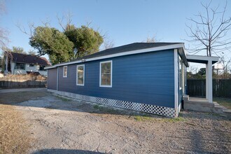 4826 Bristol St in Houston, TX - Building Photo - Building Photo