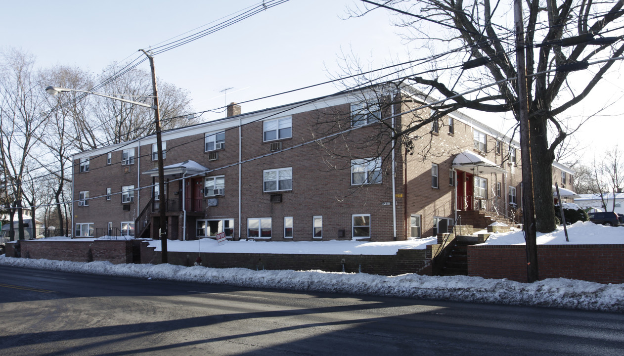 Eileen Apartments in Edison, NJ - Building Photo