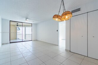 2821 N Miami Beach Blvd in North Miami Beach, FL - Building Photo - Building Photo