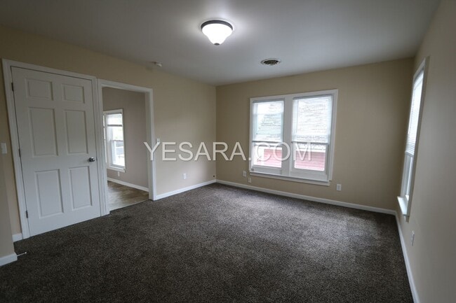 421 S Garfield Ave in Burlington, IA - Building Photo - Building Photo