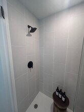 83 NW 26th St, Unit B9 in Miami, FL - Foto de edificio - Building Photo