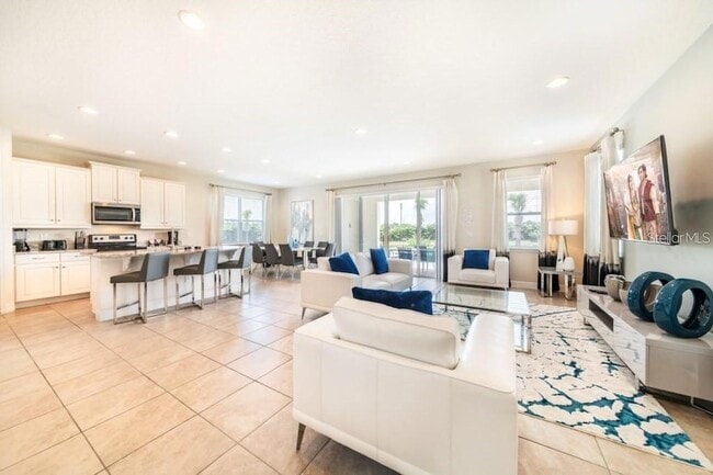 7439 Marker Ave in Kissimmee, FL - Foto de edificio - Building Photo