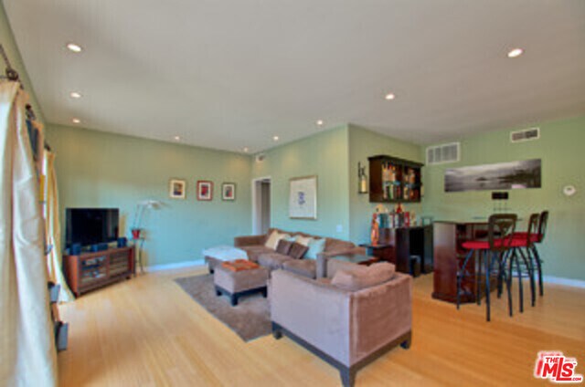 612 S Barrington Ave-Unit -415 in Los Angeles, CA - Building Photo - Building Photo