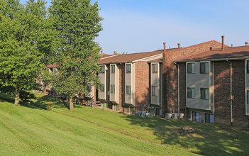 Brook Run Apartment Complex in Florence, KY - Building Photo - Building Photo