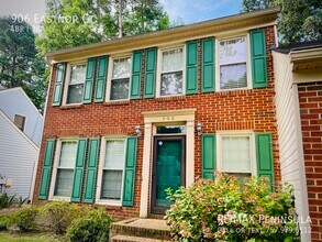 906 Eastnor Ct in Newport News, VA - Foto de edificio - Building Photo