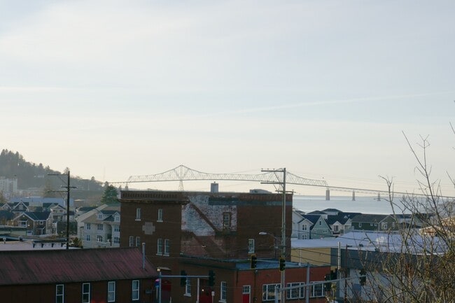 3050 Grand Ave in Astoria, OR - Building Photo - Building Photo