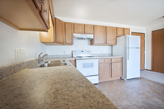 Parkview Place Apartments in Minot, ND - Building Photo - Building Photo