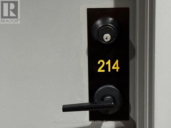 1010 Dundas St E in Whitby, ON - Building Photo - Building Photo