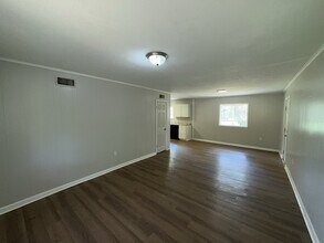 3341 Suncrest Dr in Jackson, MS - Building Photo - Building Photo