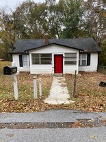 209 W Church St in Rockmart, GA - Building Photo