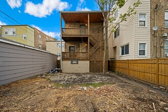 2325 W Rice St in Chicago, IL - Building Photo - Building Photo