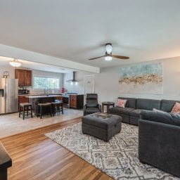 202 Lake Hills Rd in Michigan City, IN - Foto de edificio - Building Photo