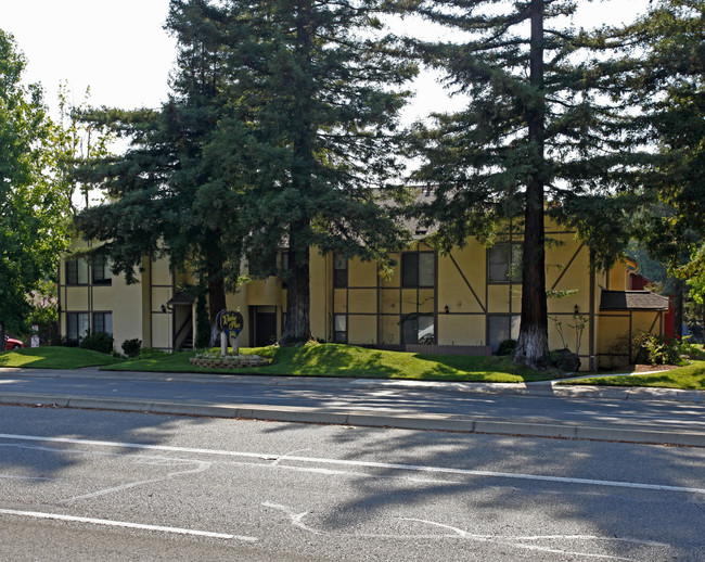 Winslow Place Apartments in Carmichael, CA - Foto de edificio - Building Photo