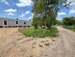 277 Elm Forest Loop in Cedar Creek, TX - Foto de edificio - Building Photo