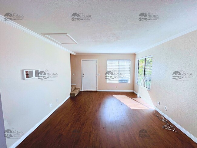 955 Postal Way in Vista, CA - Building Photo - Building Photo