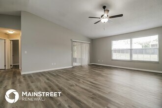 2298 Greenbrier St in Deltona, FL - Building Photo - Building Photo