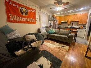 127 Cedar St, Unit 1 in Fitchburg, MA - Foto de edificio - Building Photo