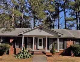 5670 Morning Creek Cir in Atlanta, GA - Building Photo