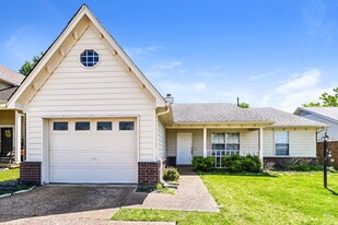 8389 Palm Springs Dr in Memphis, TN - Building Photo