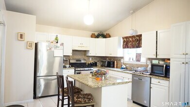 256 Brewster Rd in Milford, CT - Building Photo - Building Photo