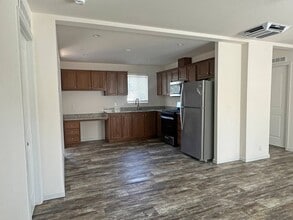 591 Childers St in Coalinga, CA - Building Photo - Building Photo