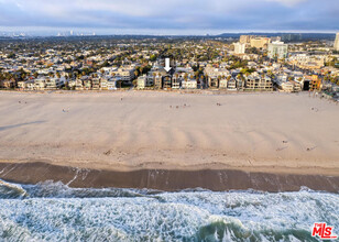 2811 Ocean Front Walk in Los Angeles, CA - Building Photo - Building Photo