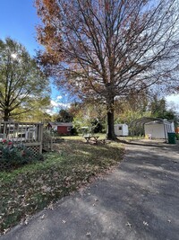 1127 Thompson Ave in Charlotte, NC - Foto de edificio - Building Photo