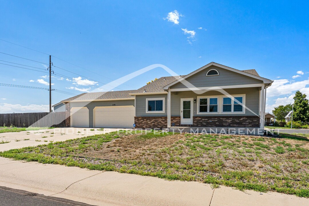 1170 S Olive Ave in Milliken, CO - Foto de edificio