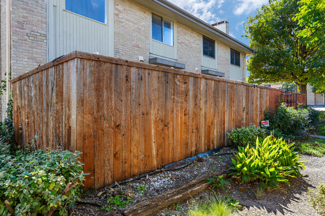 2622 Custer Pky, Unit Apt. D in Richardson, TX - Foto de edificio - Building Photo