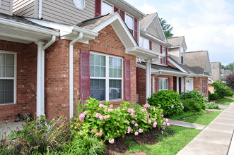 Heather Glen Apartments in Radford, VA - Building Photo - Building Photo