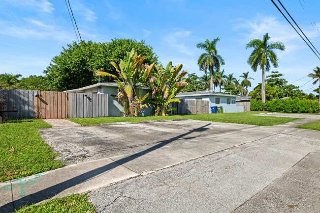 2433 NW 9th Ter, Unit 2433 NW 9th Ter in Wilton Manors, FL - Building Photo - Building Photo