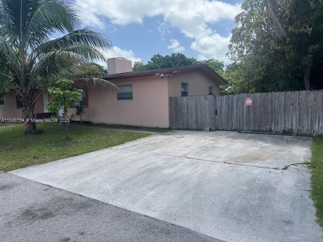 1910 SW 99th Ave in Miramar, FL - Foto de edificio - Building Photo