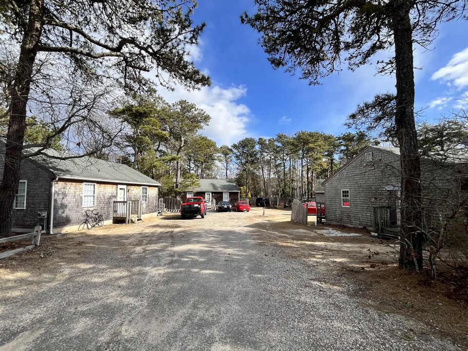 2 Amanda Ln in North Truro, MA - Building Photo