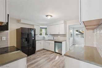 5732 E 141st St in Maple Heights, OH - Foto de edificio - Building Photo