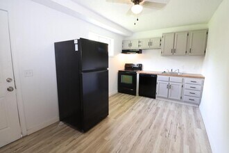 21 Larue St in Reeds Spring, MO - Building Photo - Building Photo