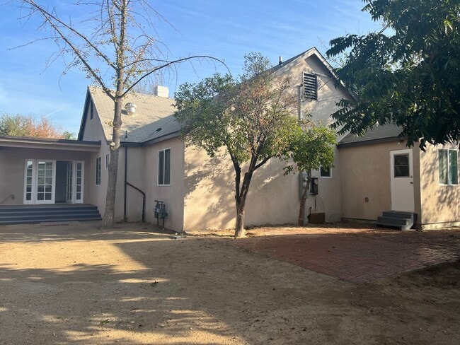 219 Lincoln St in Bakersfield, CA - Building Photo - Building Photo