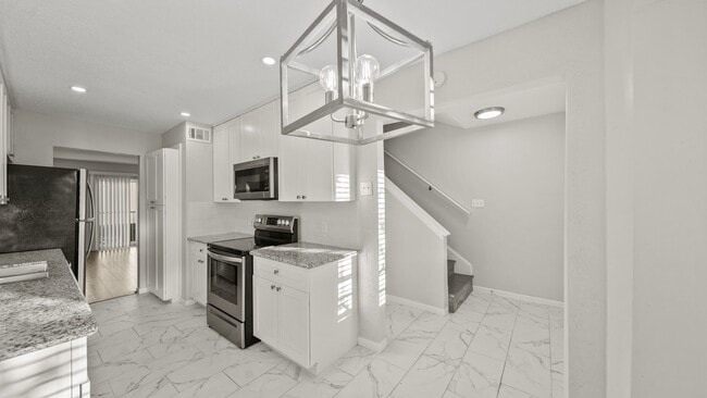 property at 1914 Lakeside Dr