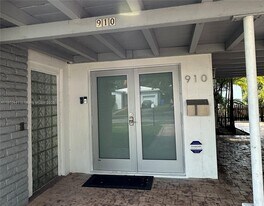 910 NE 81st St in Miami, FL - Building Photo