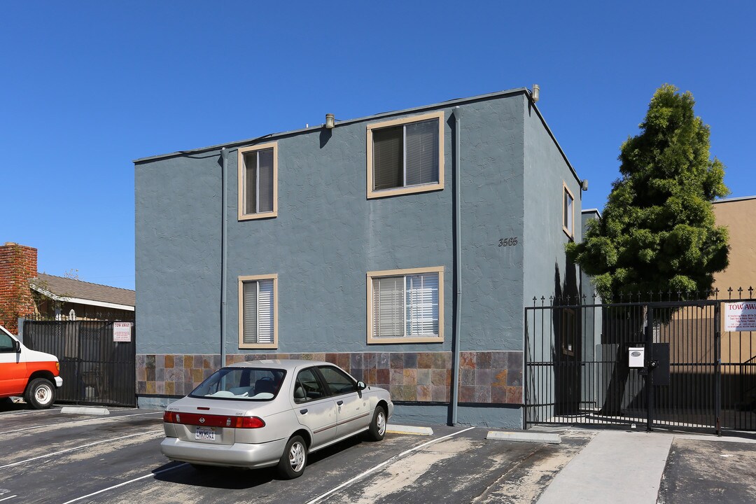 3555-3565 42nd St in San Diego, CA - Foto de edificio