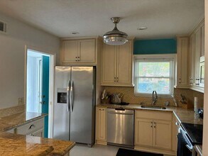 2384 Tahitian Ln in Clearwater, FL - Building Photo - Building Photo