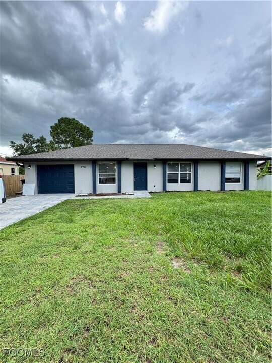 2912 11th St W in Lehigh Acres, FL - Building Photo