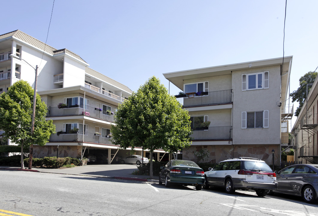 41T Apartments in Oakland, CA - Building Photo